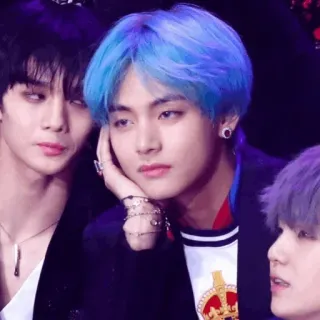 😒 e88100ed V kpop, 偶像, 歌手, 音乐, bts, k-pop telegram sticker