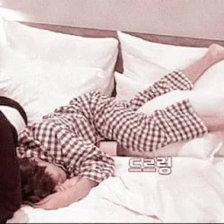 🗼 6806ee37 드르렁 tidur, tertidur, ranjang, piyama, lelah telegram sticker