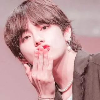 🗼 fc8f4143 V K-pop, BTS, Idola, Penyanyi, Fesyen, Potret, Korea, Pria telegram sticker