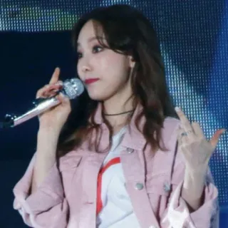 🤘 13921cf6 middle finger, offensive gesture, singer, concert, woman, performance, entertainment telegram sticker