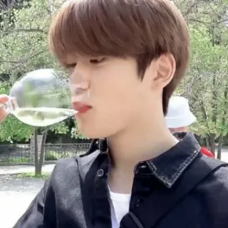 🦅 7c028a08 คน, ดื่ม, ภาพเหมือน, วัยรุ่น, เครื่องดื่ม telegram sticker