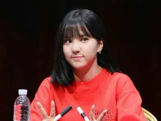 🌚 74981f35 YOUTH
 FRIENDS người, phụ nữ, Hàn Quốc, chân dung, tuổi trẻ, bạn bè, đỏ whatsapp sticker