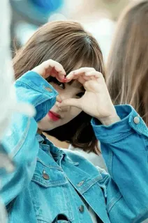 ❤ 793ea1cf phụ nữ, cử chỉ trái tim, châu á, chân dung, thường ngày, thời trang whatsapp sticker