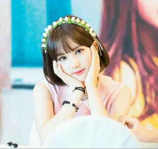 😇 d1f468ff phụ nữ, chân dung, vòng hoa, người, dễ thương, cô gái whatsapp sticker