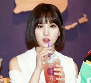 🍹 d93aed47 phụ nữ, Hàn Quốc, đồ uống, thức uống, thần tượng, chân dung, người whatsapp sticker