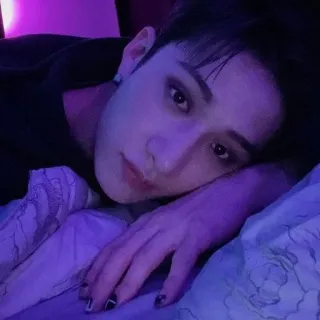 🧸 48a396c7 ritratto, persona, uomo, viso, riposo, camera da letto telegram sticker