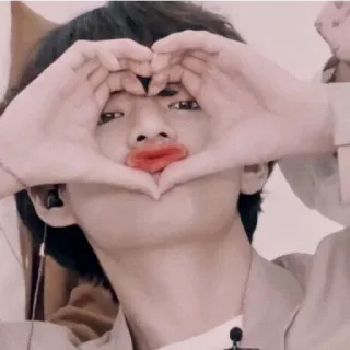 😘 989a8cf6 portrait, homme, cœur, amour, kpop, geste telegram sticker