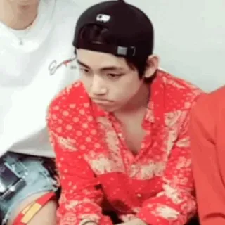 😢 a72f4397 personne, chapeau, chemise rouge, tenue décontractée, K-pop telegram sticker