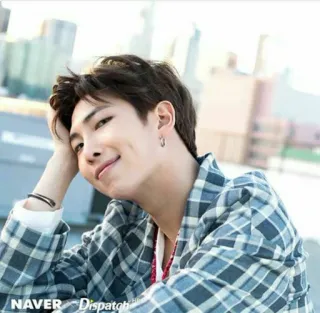 😏 81eb7fc1 NAVER Dispatch uomo, kpop, celebrità, ritratto, persona, musica, cantante telegram sticker