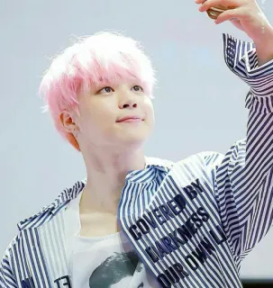 😊 ac9c36a2 COVERED BY
DARKNESS
OUR OWN persona, capelli rosa, K-Pop, uomo, idol telegram sticker