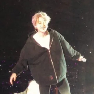 🌸 99736f0b personne, sweat à capuche, sourire, debout telegram sticker