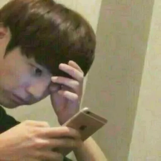 🍼 22c15687 人物, 智能手机, 科技, 思考, 肖像 telegram sticker