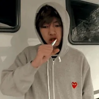 💭 b66f84cf hoodie, sikat gigi, orang, kasual, di dalam ruangan telegram sticker