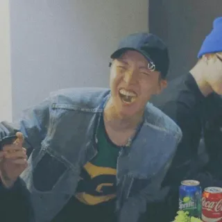 💭 c98c1ce2 J-Hope J-Hope, BTS, K-Pop, Orang, Musik telegram sticker