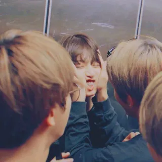 🍃 0ac0b827 中指, 冒犯手势, 团体, 青少年, 青少年, 人们 telegram sticker