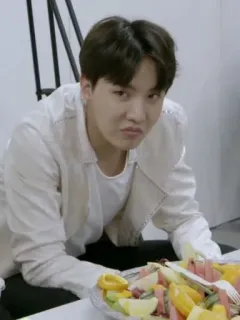 🍃 6e1e839c 人, 男人, 水果, 桌子, 肖像 telegram sticker