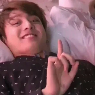 ☝️ 555b3923 orang, gestur, berbaring, tempat tidur, potret telegram sticker