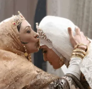 ✨ 061e0c30 Frauen, Kuss, Mutter, Tochter, Zuneigung, Liebe telegram sticker