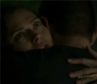 😍 7df9abc5 Banshee #BANSHEE série télé, Banshee, drame, couple, câlin, femme whatsapp sticker