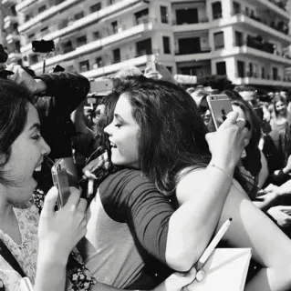 🥂 0df91268 여성, 포옹, 행복한, 팬, 카메라, 유명인, 셀카 telegram sticker