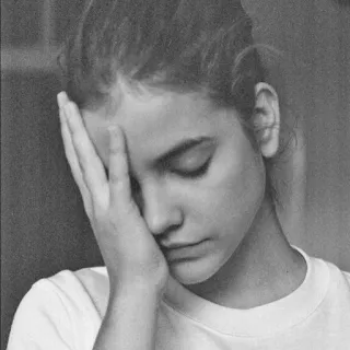 🥂 368cda9c 얼굴 감싸기, 슬픈, 여자, 피곤한, 소녀, 초상화 telegram sticker