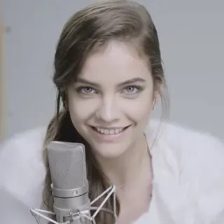 🌩 5ee1a7d0 여자, 마이크, 인물사진, 미소, 아름다움 telegram sticker