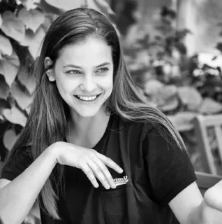 🥂 9c6e6a5a 여자, 인물 사진, 사람, 미소, 행복, 흑백, 여성 telegram sticker