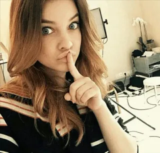 🤐 1c6ccad9 mujer, persona, shhh, silencio, dedo en labios, interior, selfie whatsapp sticker