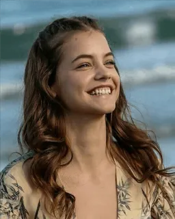 😂 5878dae6 mujer, retrato, sonrisa, morena, pelo rizado whatsapp sticker