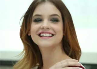 ✨ 4aa1d419 Frau, Model, lächelnd, Porträt, Schönheit, Person telegram sticker