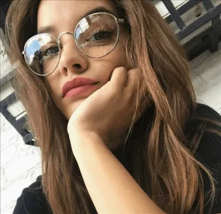 ✨ c8df7cd5 Frau, Porträt, Mädchen, Brille, Selfie, Schönheit, Mode telegram sticker