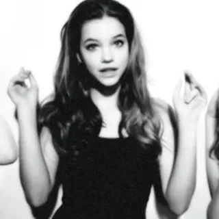 🌸 0b4873e6 女性, ポートレート, ファッション, モデル, 白黒 telegram sticker