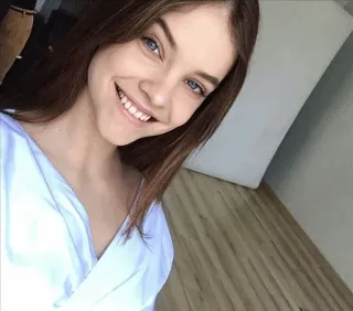 🐾 4ebbacba 女人, 肖像, 微笑, 美丽, 女孩, 人 telegram sticker