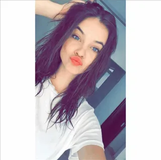 🐾 8fef1cd6 女人, 自拍, 肖像, 女孩, 女性, 人 telegram sticker