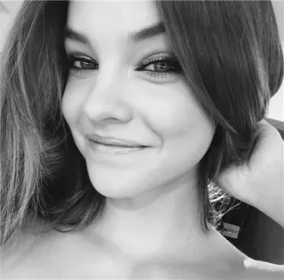 🐾 a32bfebd 肖像, 女人, 自拍, 人, 脸, 灰度 telegram sticker