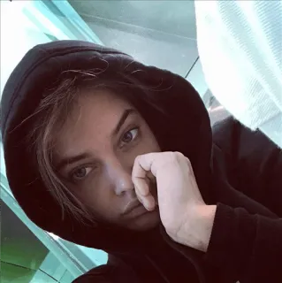 🐾 aaaac43f 女人, 连帽衫, 肖像, 人, 脸, 模特 telegram sticker