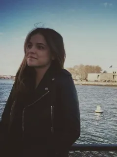 ⛰ f262b069 여자, 인물, 야외, 강, 재킷, 도시 풍경 telegram sticker