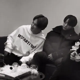 🎧 17516278 INSTANT/UN telegram sticker