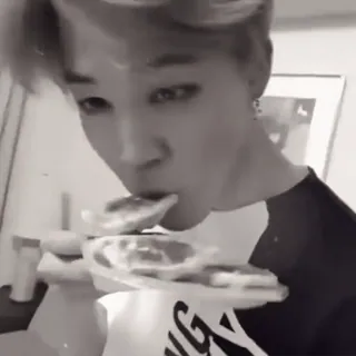 🎧 e5830fb1 người, ăn, đồ ăn, đơn sắc telegram sticker