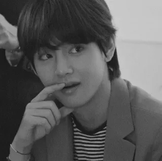 🗞 3c1cce4f V K-pop, BTS, V, певец, айдол, корейский whatsapp sticker