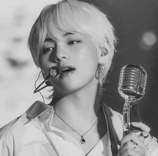 ☕️ bf6ef382 V BTS, певец, микрофон, портрет, знаменитость, K-pop whatsapp sticker