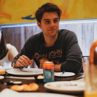 🚩 41fc7fc1 JOHN JOHN Mann, Tisch, Porträt, Person, Innen, Essen whatsapp sticker