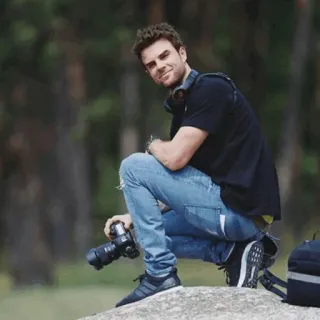 🚩 5b35a290 fotograf, mann, kamera, porträt, jeans, kopfhörer whatsapp sticker