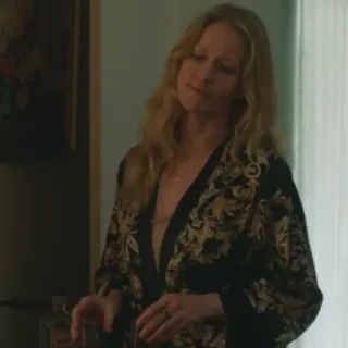 🎋 7107c13d ผู้หญิง, เสื้อคลุม, ภาพเหมือน, ผมบลอนด์, ในร่ม telegram sticker