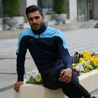 🙃 8fe33ab0 hombre, retrato, sentado, casual, flores, exterior whatsapp sticker