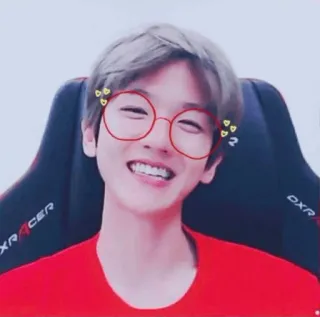 🦄 42eae490 人, 笑顔, 赤, メガネ, 顔, 幸せ telegram sticker