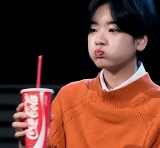 🕸 058c635e người, đồ uống, coca-cola, chân dung, nước giải khát, thanh niên telegram sticker