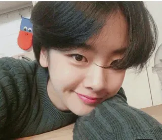 🕸 671779a4 người, nụ cười, phụ nữ, chân dung, selfie, gương mặt telegram sticker