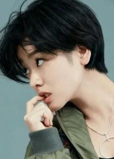 🕸 90d8dc3a người, phụ nữ, chân dung, tóc ngắn, châu Á, áo khoác telegram sticker