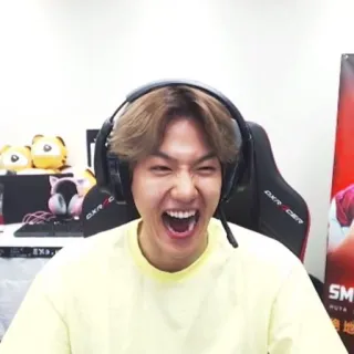 🍯 e57f6868 游戏玩家, 直播, 电竞, 耳机, 人物, 男性 telegram sticker